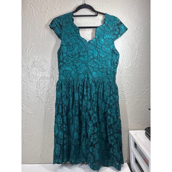 Betsey Johnson Lace Overlay Cap Sleeve Green Dress Romantic Womens Size 6 - Picture 2 of 5